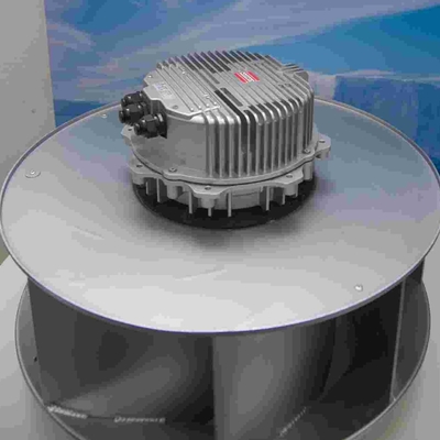 Fã de ventilação IP55 refrigerando trifásico do fã centrífugo do EC da lâmina 400mm